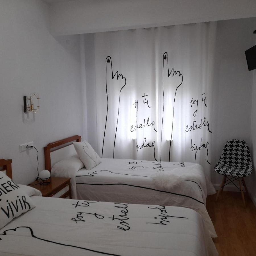 Hostal "Los Chanos El Ruso" Galende ภายนอก รูปภาพ