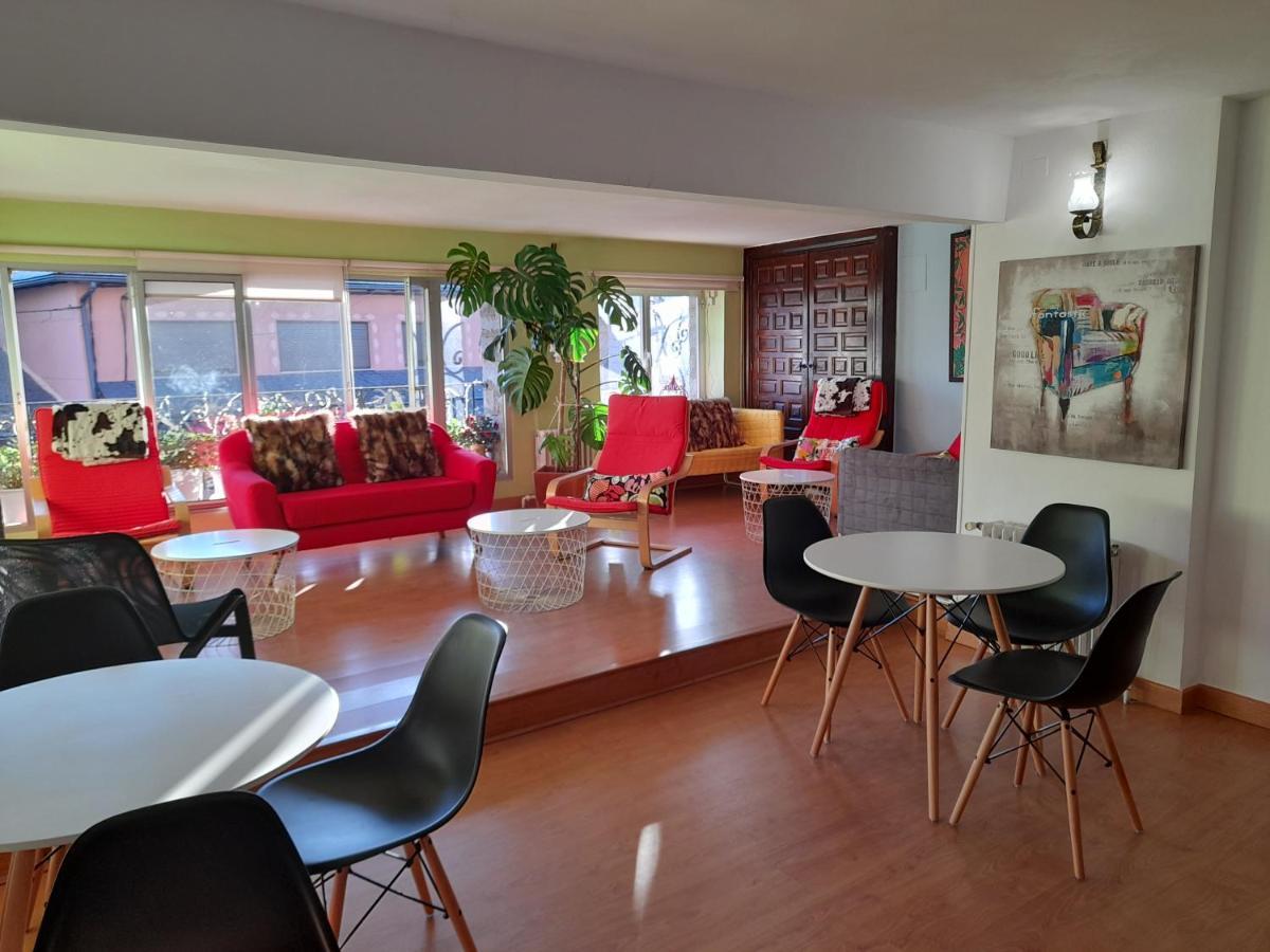 Hostal "Los Chanos El Ruso" Galende ภายนอก รูปภาพ