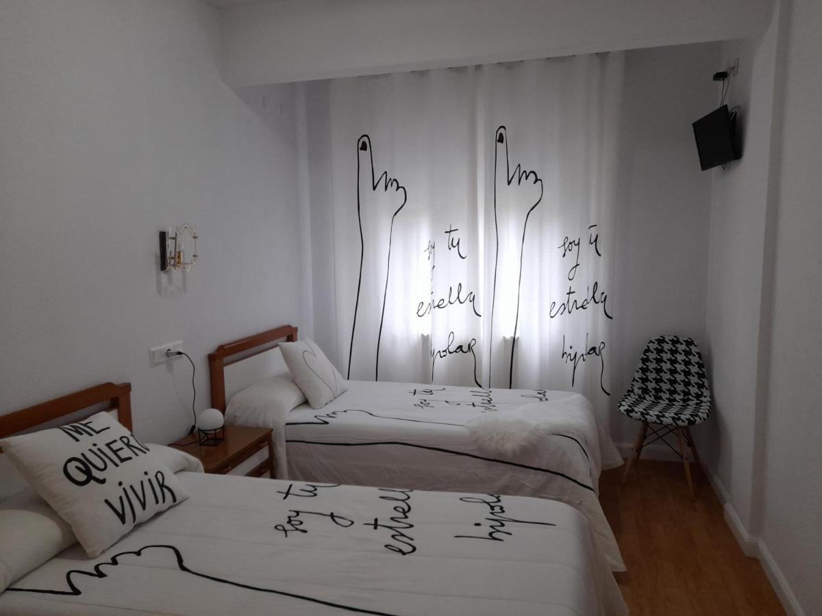 Hostal "Los Chanos El Ruso" Galende ภายนอก รูปภาพ