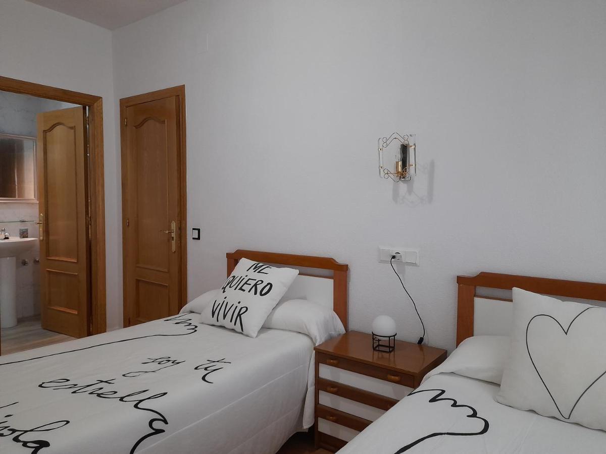 Hostal "Los Chanos El Ruso" Galende ภายนอก รูปภาพ