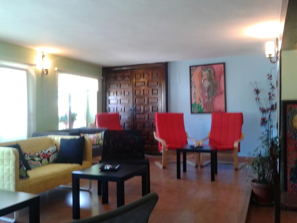Hostal "Los Chanos El Ruso" Galende ภายนอก รูปภาพ