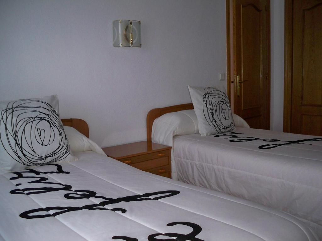 Hostal "Los Chanos El Ruso" Galende ภายนอก รูปภาพ