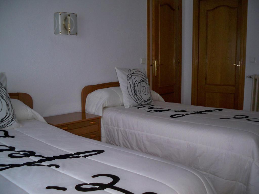 Hostal "Los Chanos El Ruso" Galende ภายนอก รูปภาพ