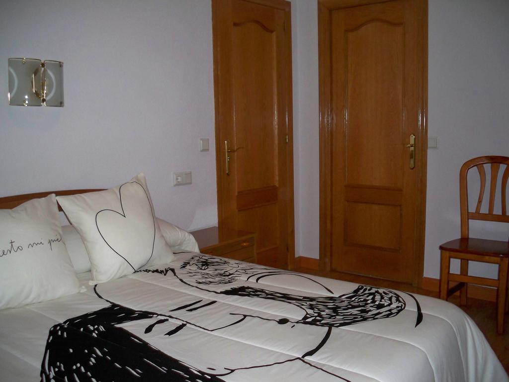 Hostal "Los Chanos El Ruso" Galende ภายนอก รูปภาพ
