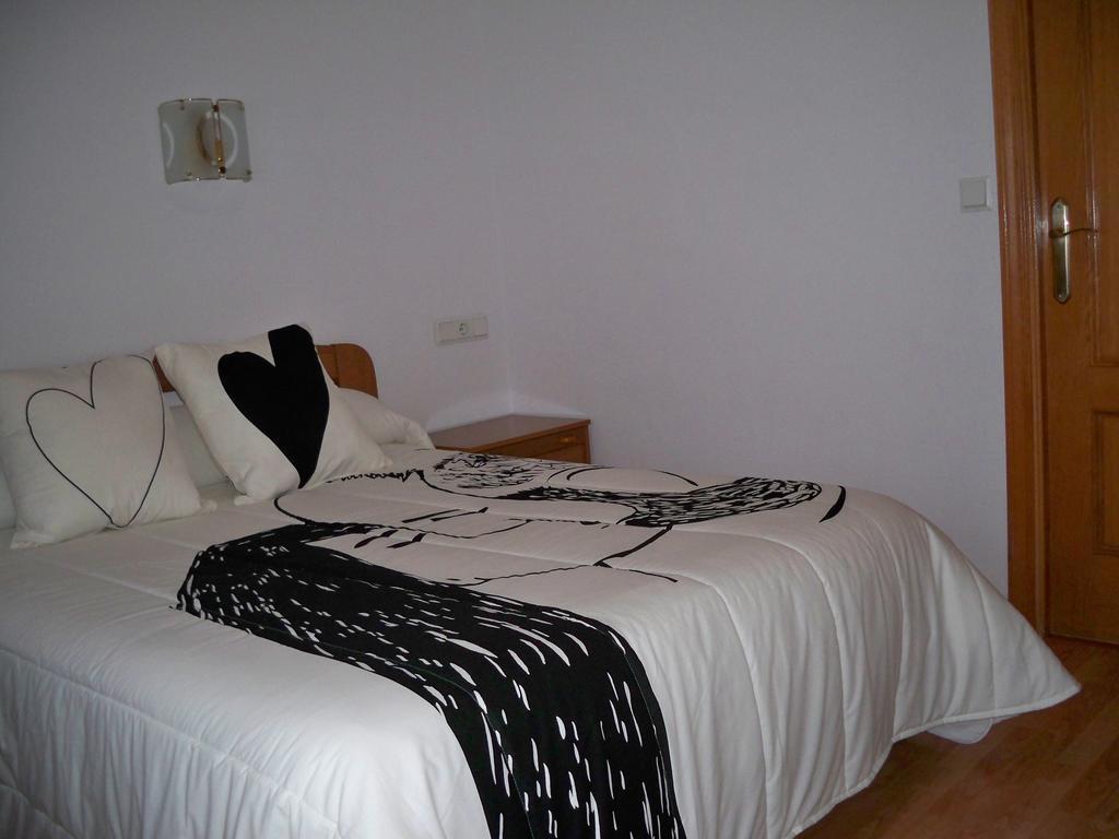Hostal "Los Chanos El Ruso" Galende ภายนอก รูปภาพ