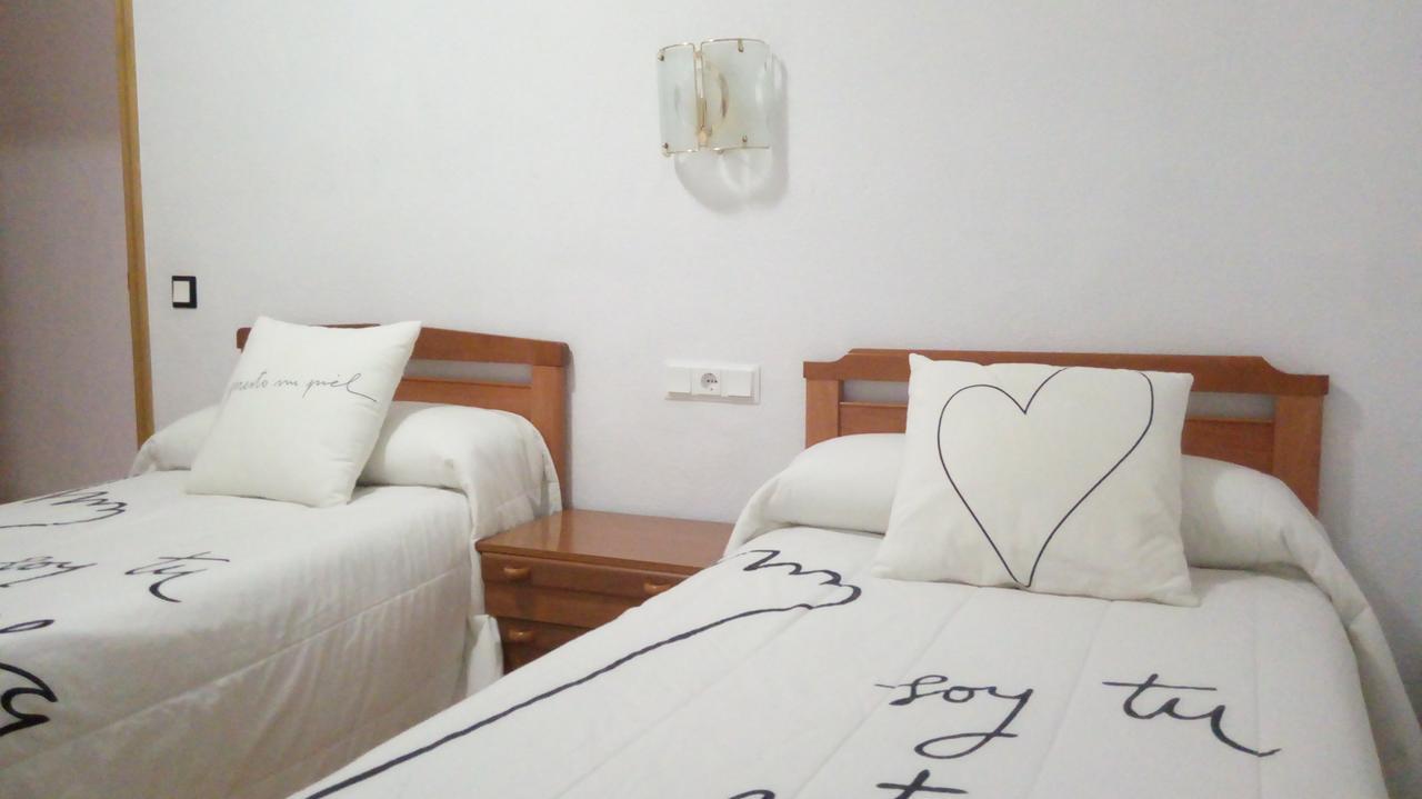 Hostal "Los Chanos El Ruso" Galende ภายนอก รูปภาพ