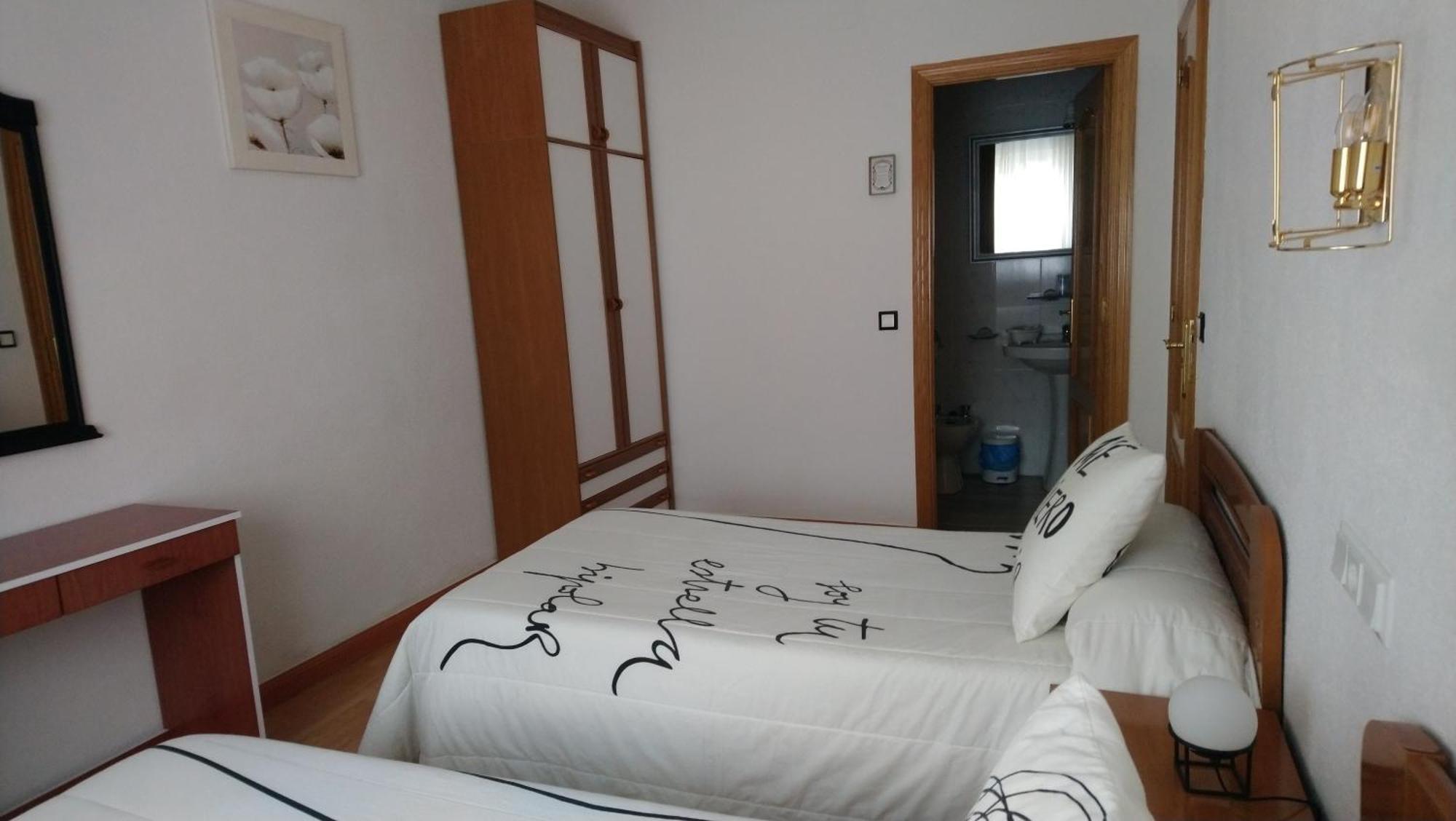 Hostal "Los Chanos El Ruso" Galende ภายนอก รูปภาพ