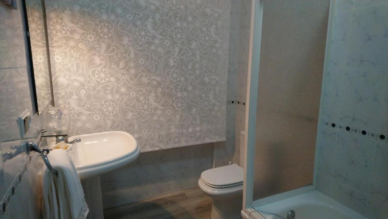 Hostal "Los Chanos El Ruso" Galende ภายนอก รูปภาพ