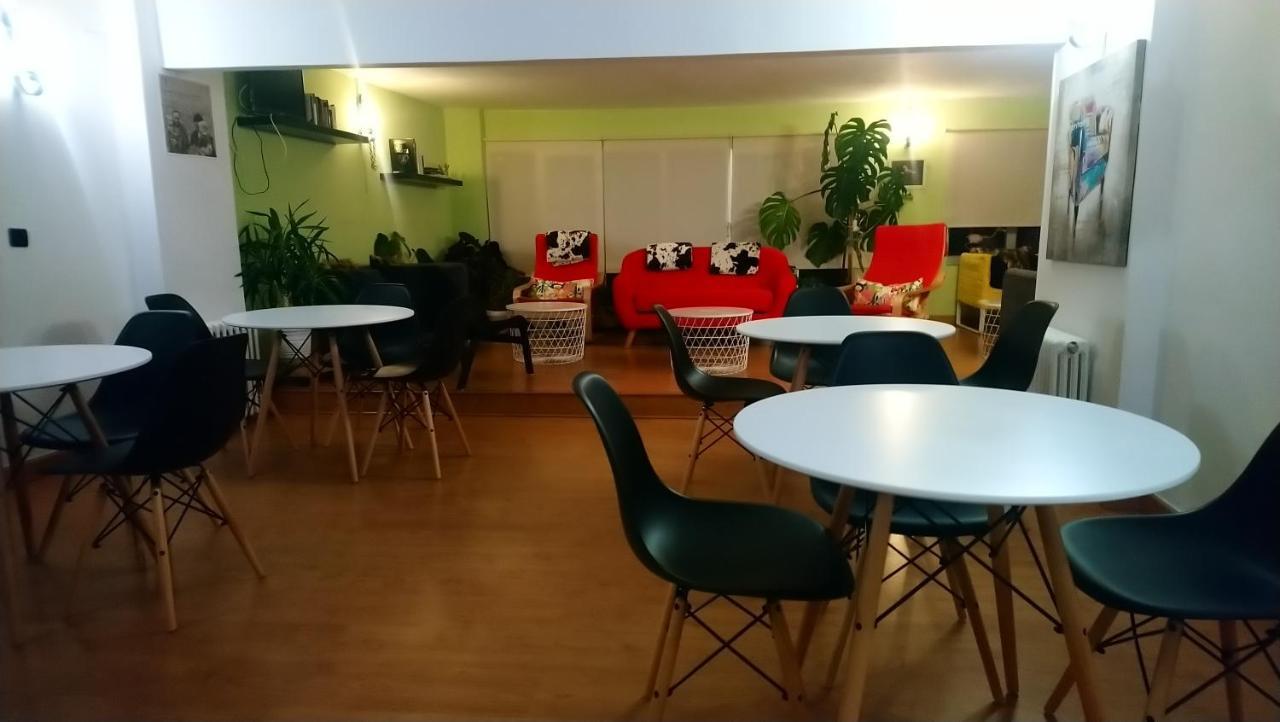 Hostal "Los Chanos El Ruso" Galende ภายนอก รูปภาพ