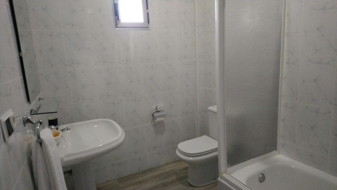 Hostal "Los Chanos El Ruso" Galende ภายนอก รูปภาพ